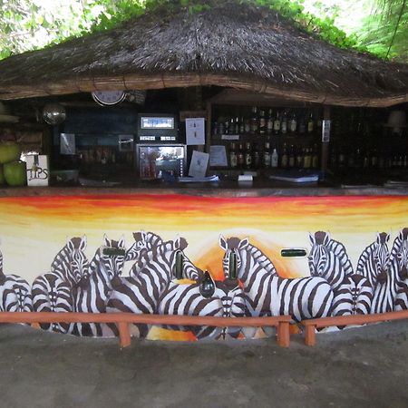 Baobab Beach Lodge And Backpackers ビランクロス エクステリア 写真