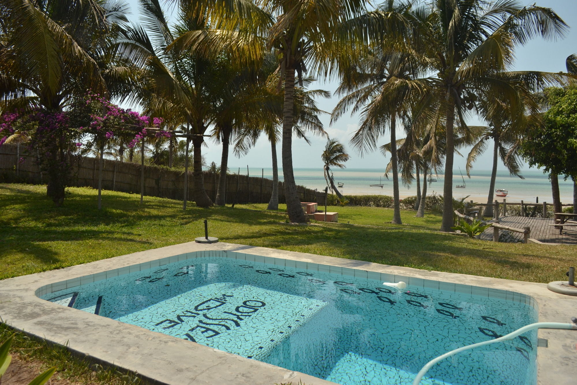 Baobab Beach Lodge And Backpackers ビランクロス エクステリア 写真