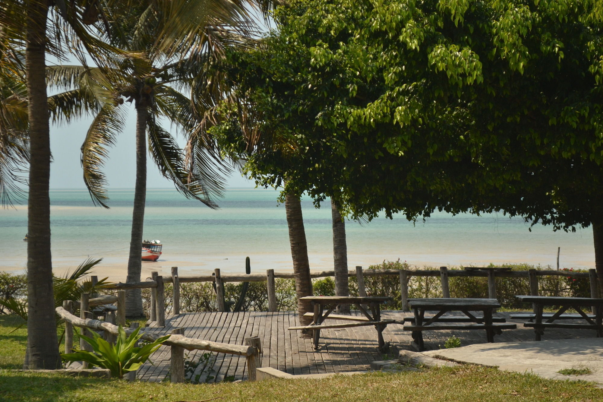 Baobab Beach Lodge And Backpackers ビランクロス エクステリア 写真